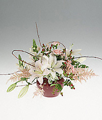 Centerpiece arrangement of light colors